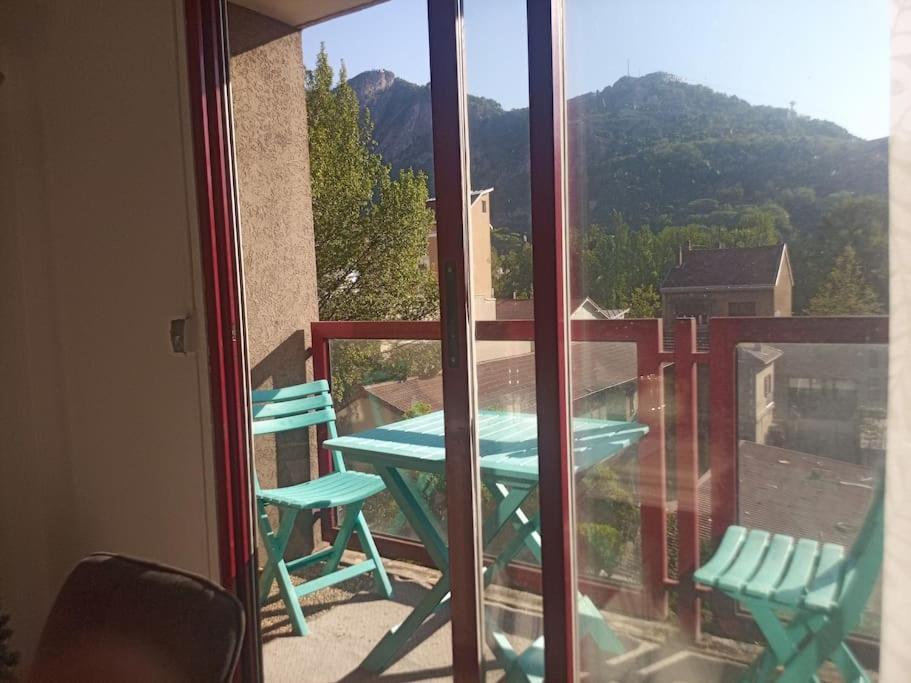 -- Le Refuge, à 50 Mètres De La Gare -- *